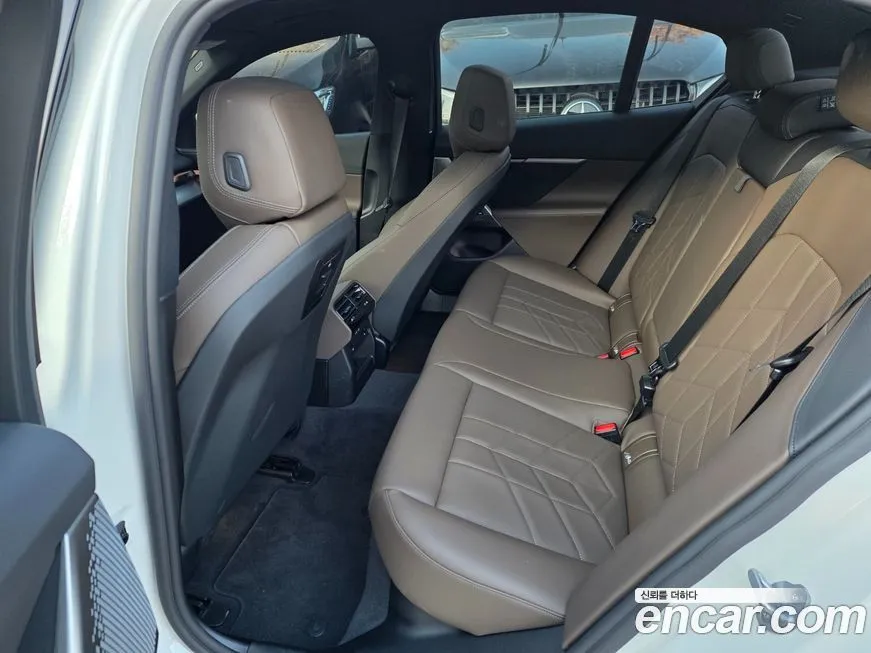 BMW 5-Series 2025 из KR, фото 8