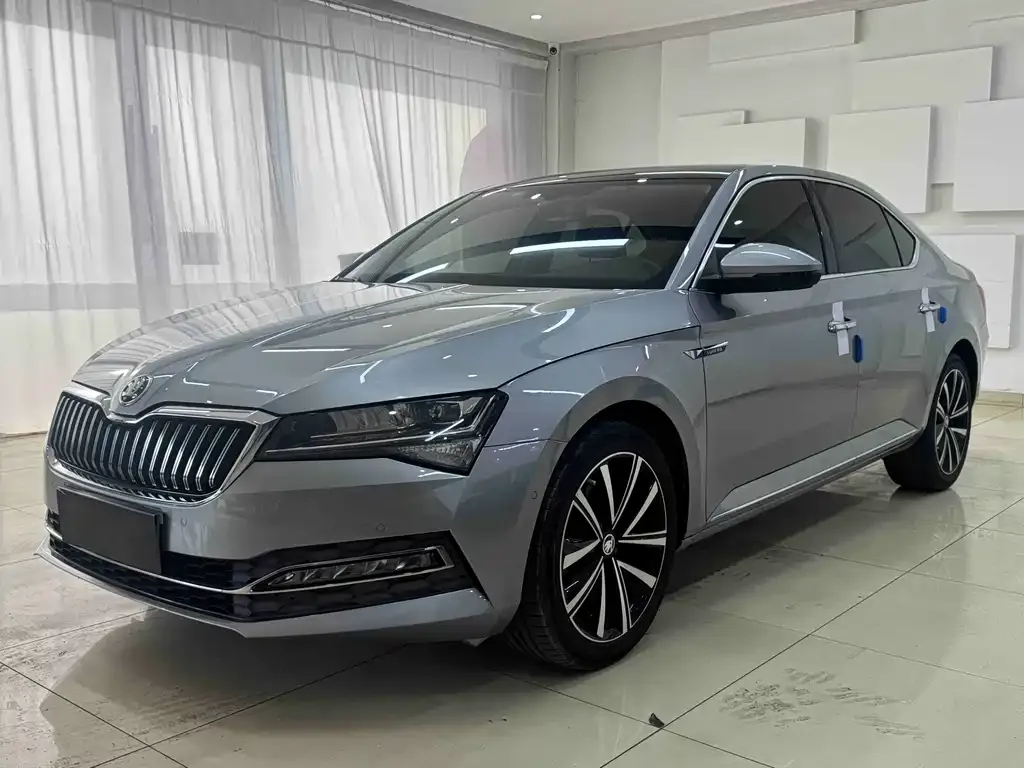 Skoda Superb — фото 1