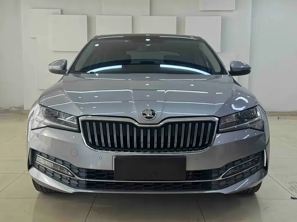 Skoda Superb — фото 10