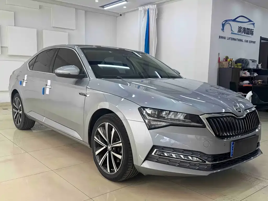 Skoda Superb — фото 2