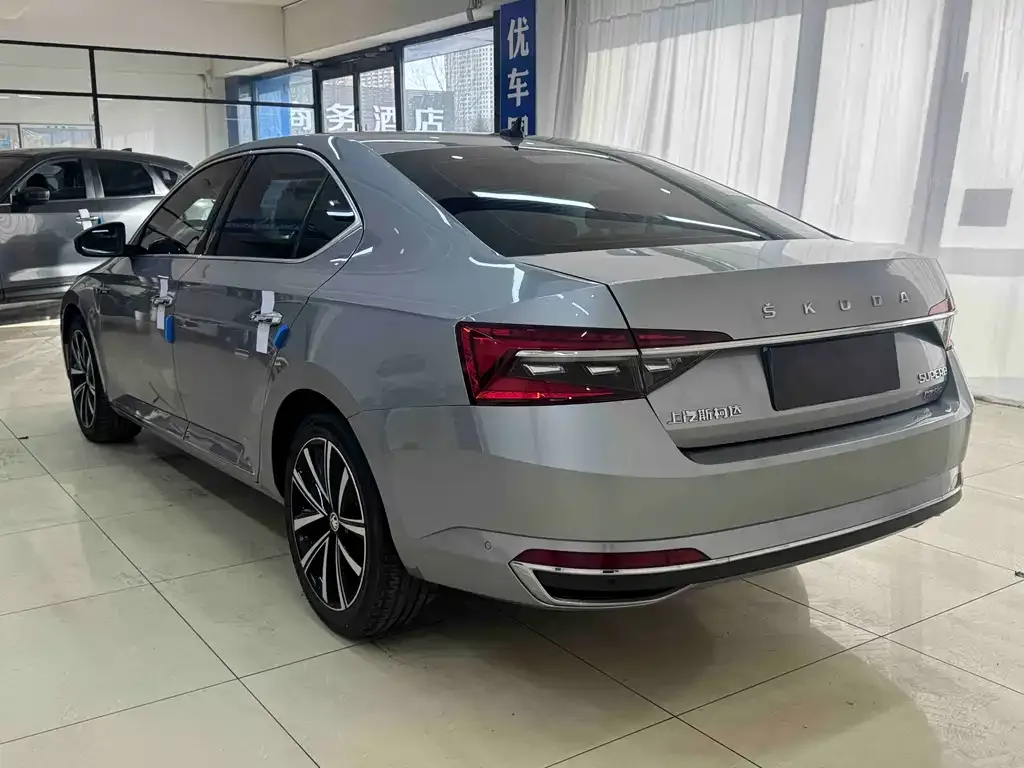 Skoda Superb — фото 4