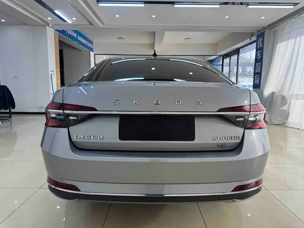 Skoda Superb — фото 8