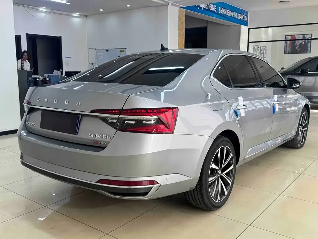 Skoda Superb — фото 6