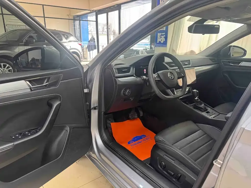 Skoda Superb — фото 9