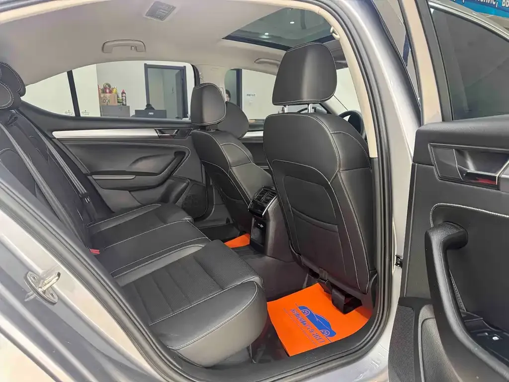 Skoda Superb — фото 5