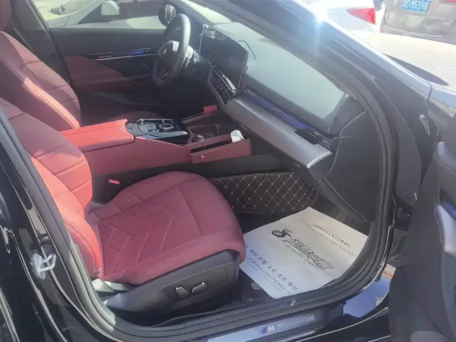 BMW 5 Series 2025 из CN, фото 9