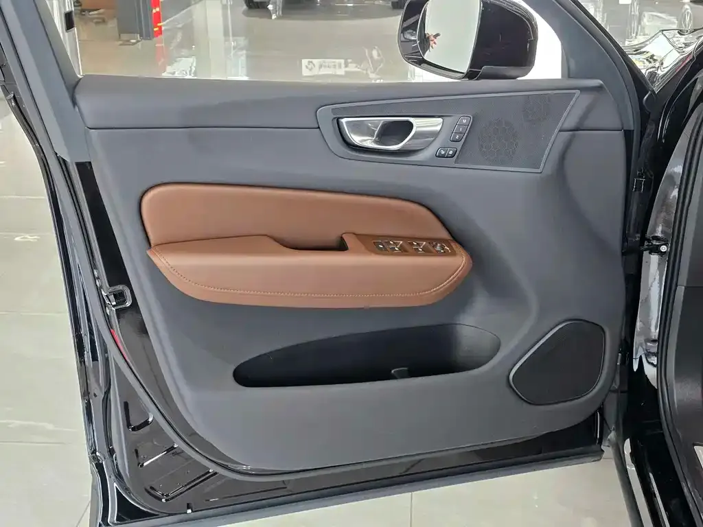 Volvo XC60 2023 из CN, фото 9