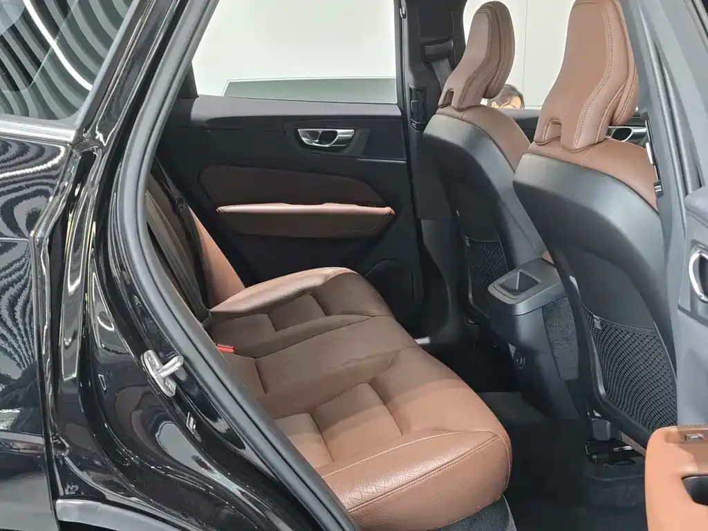 Volvo XC60 2023 из CN, фото 5
