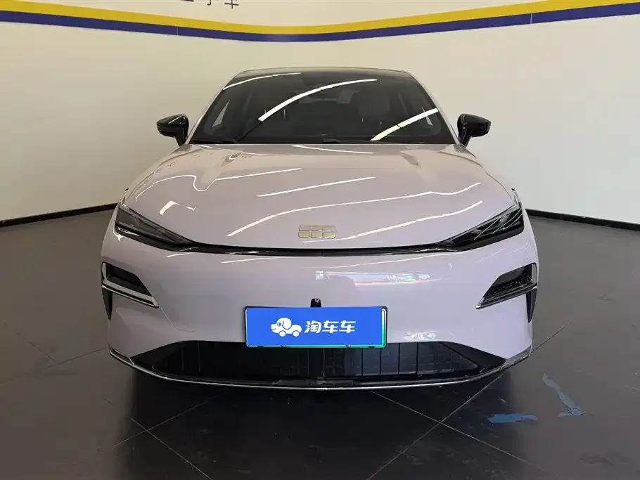 Geely Galaxy Xingyao 8 2025 из CN, фото 4
