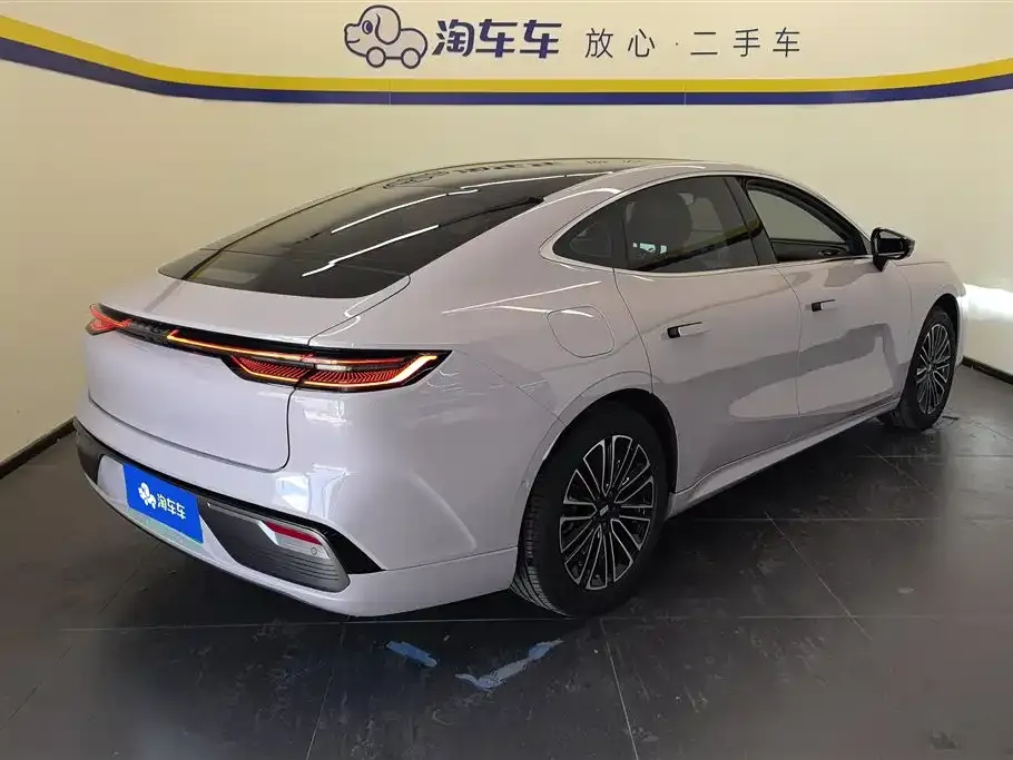 Geely Galaxy Xingyao 8 2025 из CN, фото 3