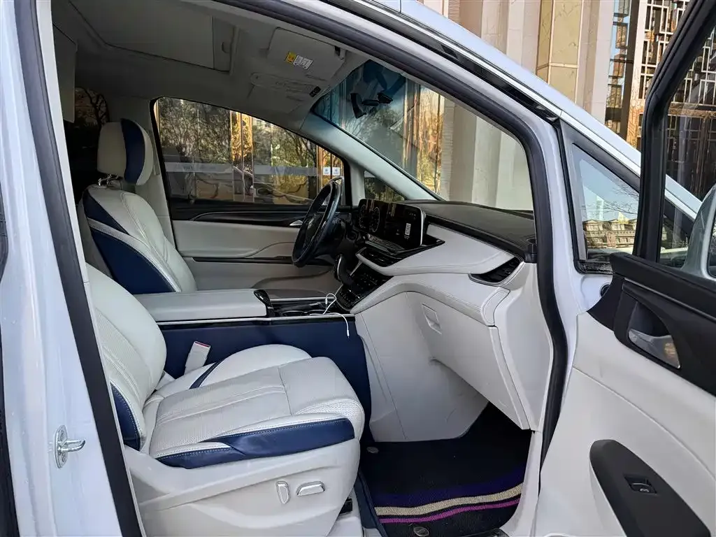 Buick GL8 2021 из CN, фото 2