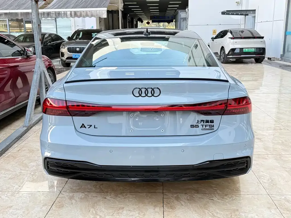 Audi A7L — фото 9