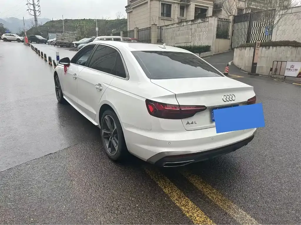 Audi A4L 2022 из CN, фото 4
