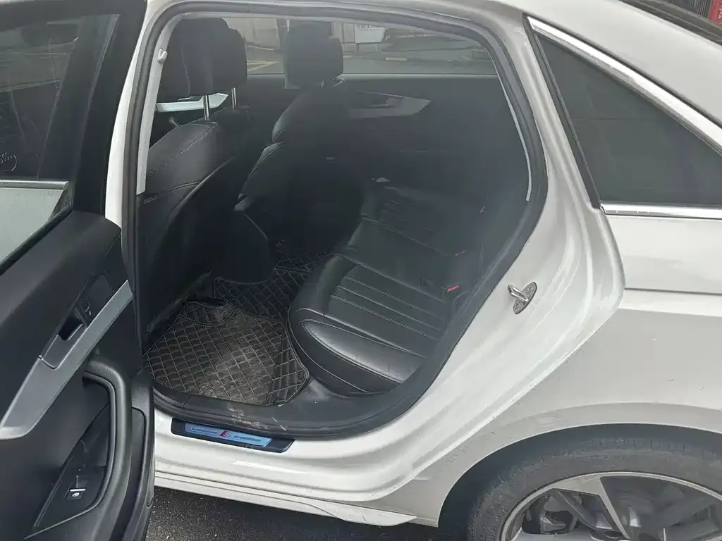 Audi A4L 2022 из CN, фото 5