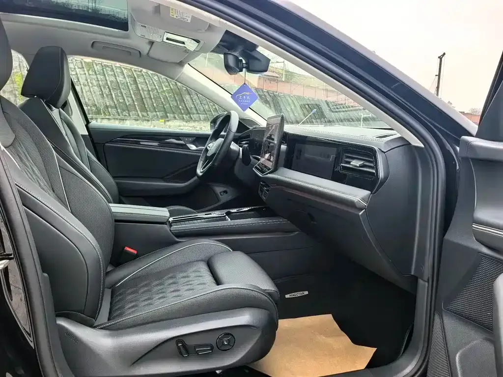 Volkswagen Magotan 2024 из CN, фото 4