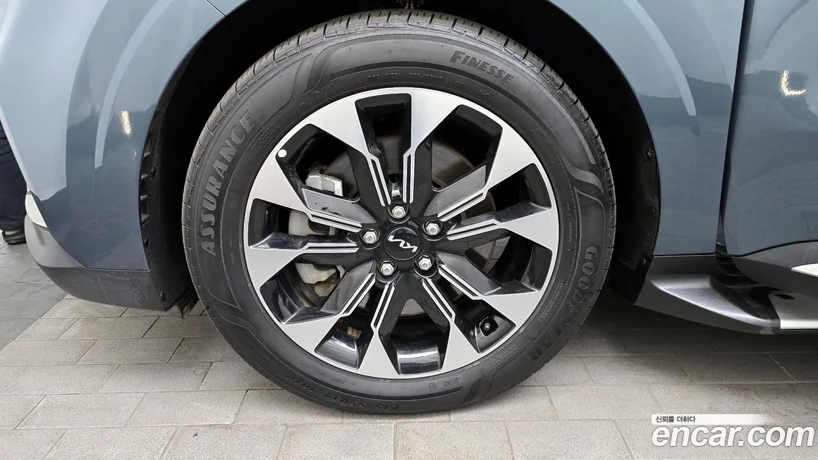 Kia Carnival — фото 10