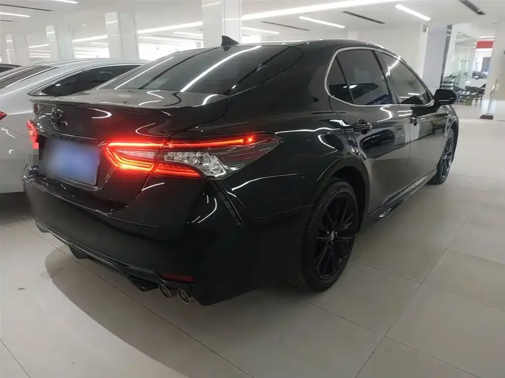 Toyota Camry 2023 из CN, фото 3