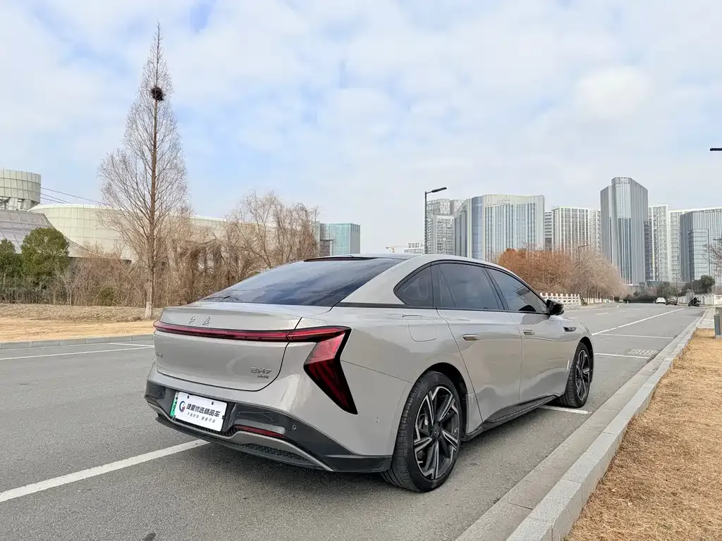 Hongqi EH7 — фото 3