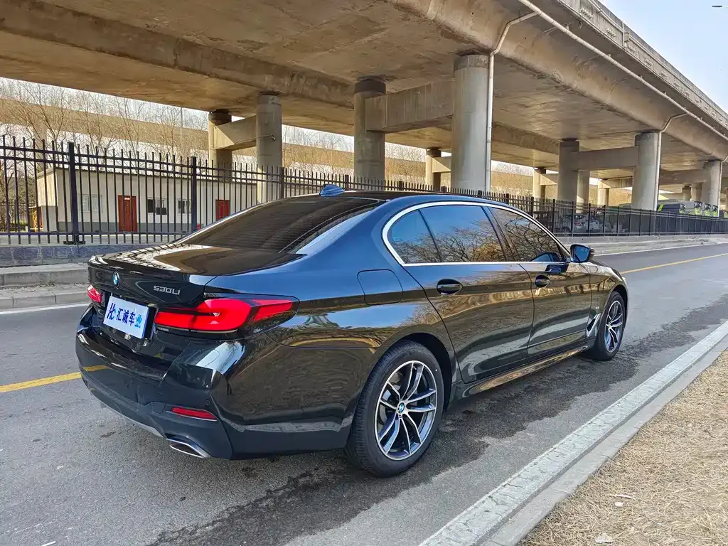 BMW 5 Series — фото 9