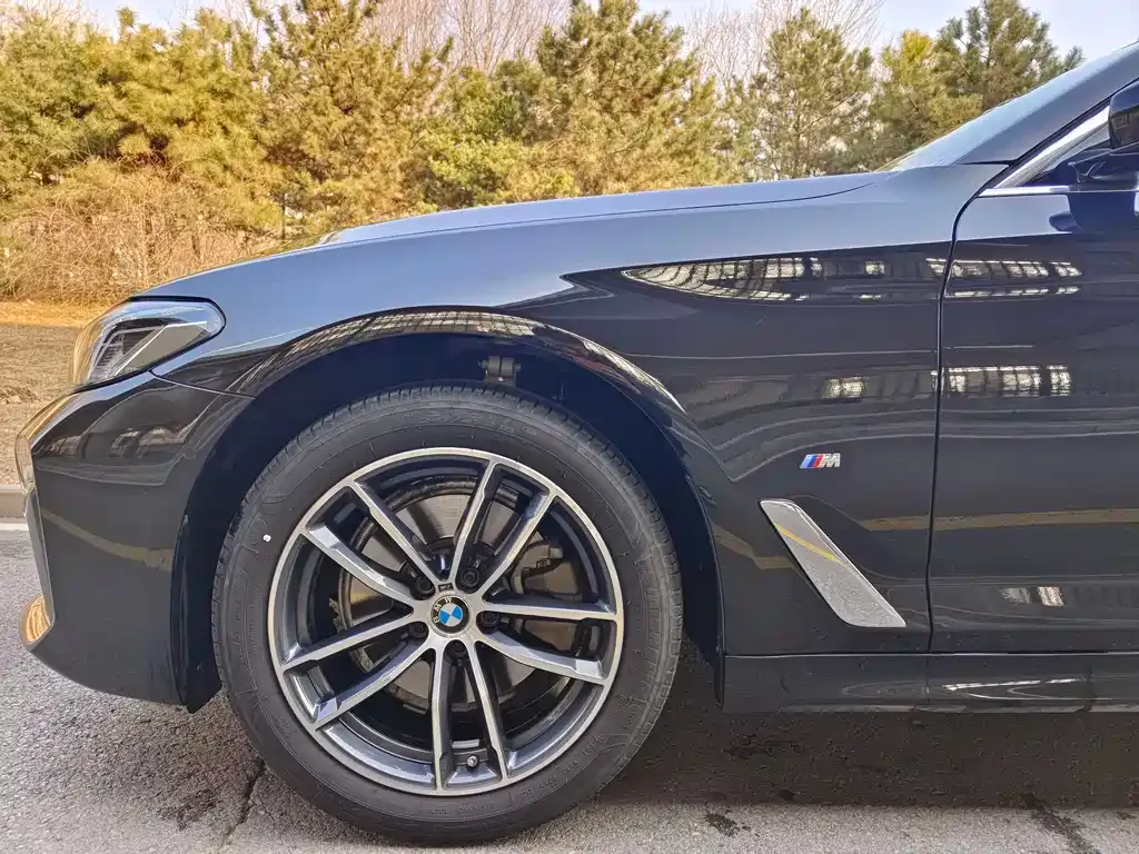 BMW 5 Series — фото 10