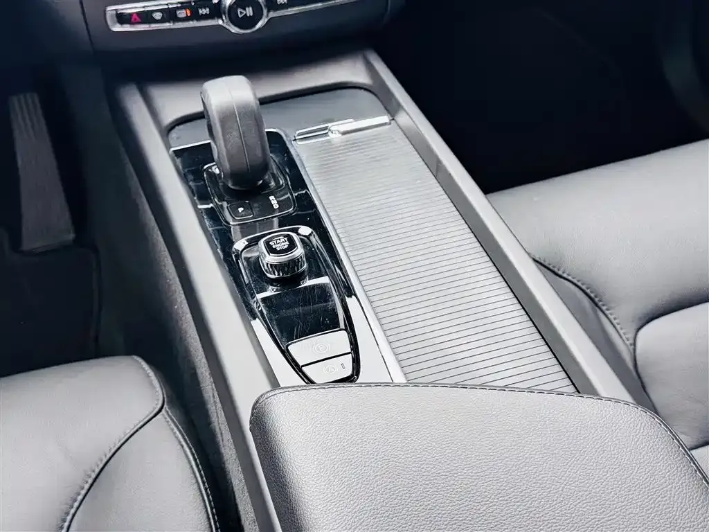 Volvo XC60 2022 из CN, фото 5