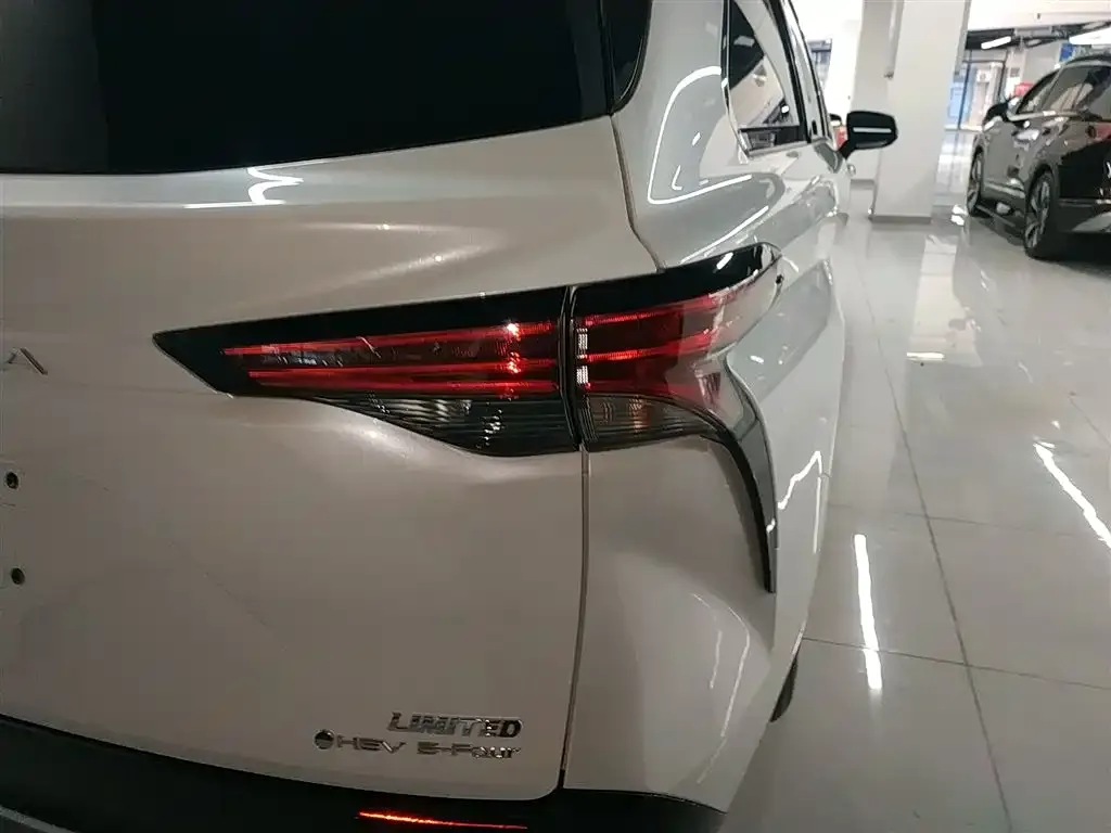 Toyota Sienna 2025 из CN, фото 10