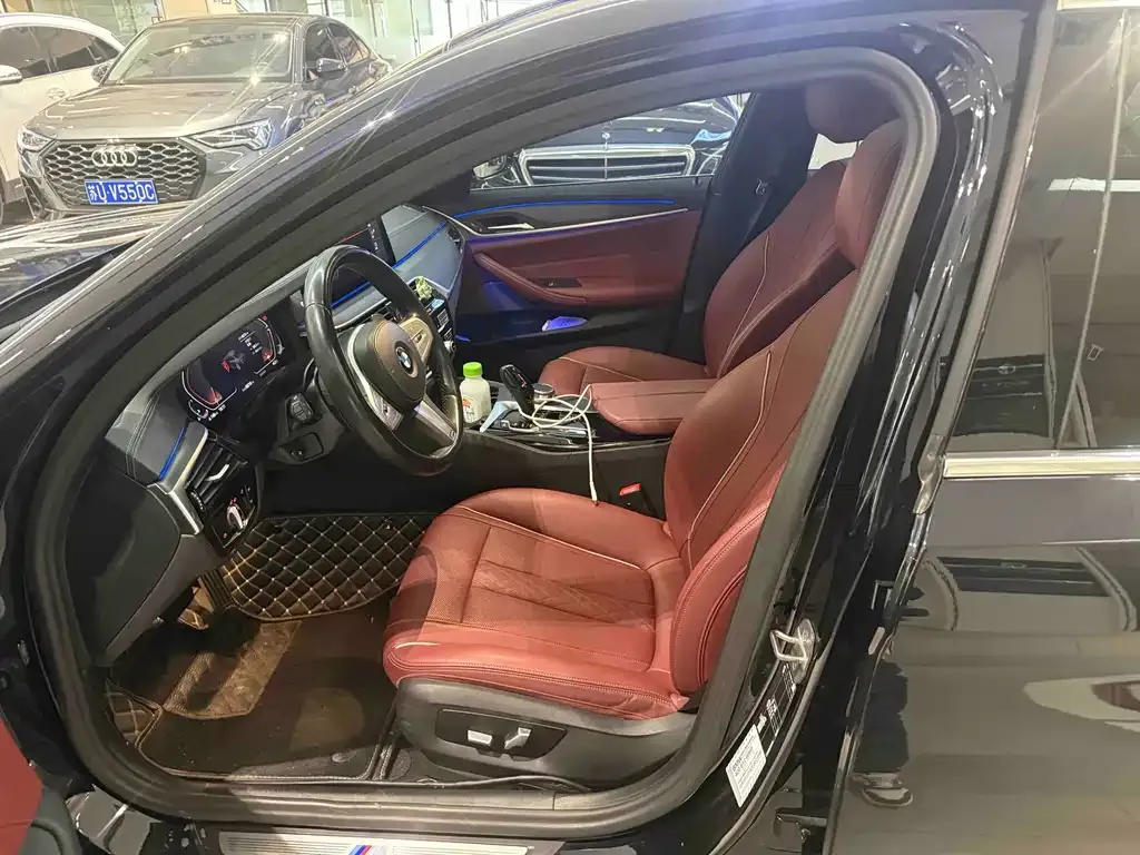 BMW 5 Series 2024 из CN, фото 9