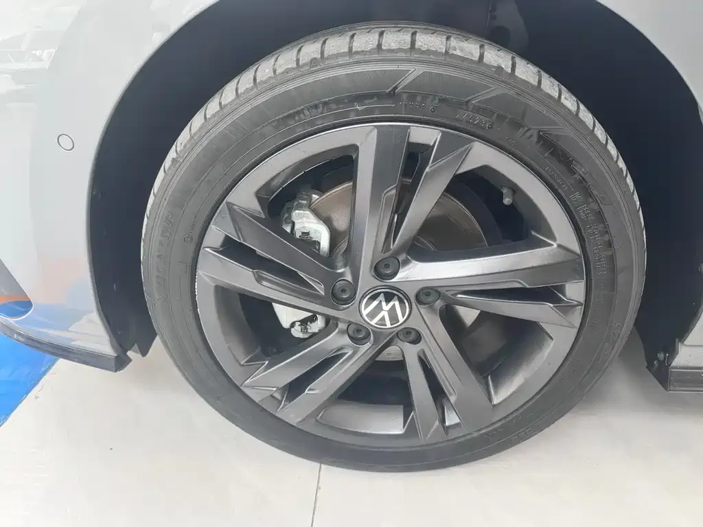 Volkswagen Golf 2024 из CN, фото 6
