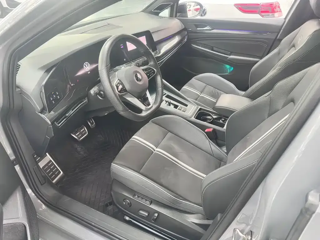 Volkswagen Golf 2024 из CN, фото 9