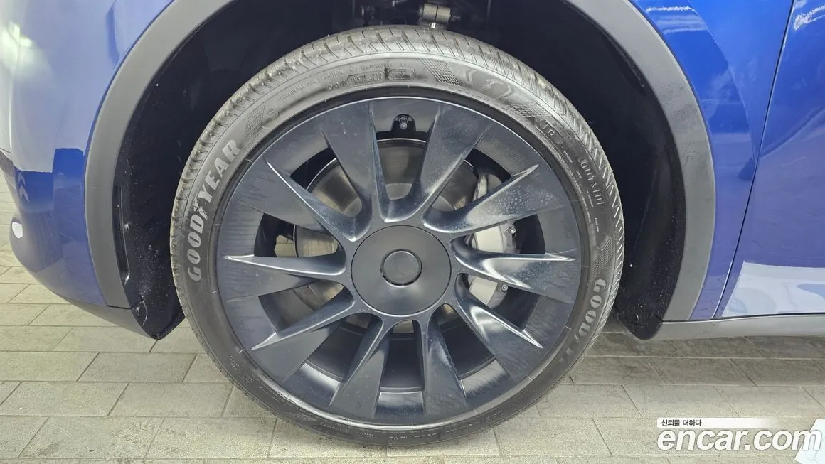 Tesla Model Y — фото 8