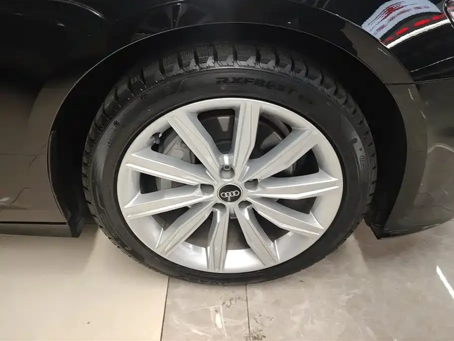 Audi A6L 2023 из CN, фото 2
