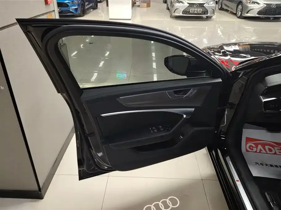 Audi A6L 2023 из CN, фото 10