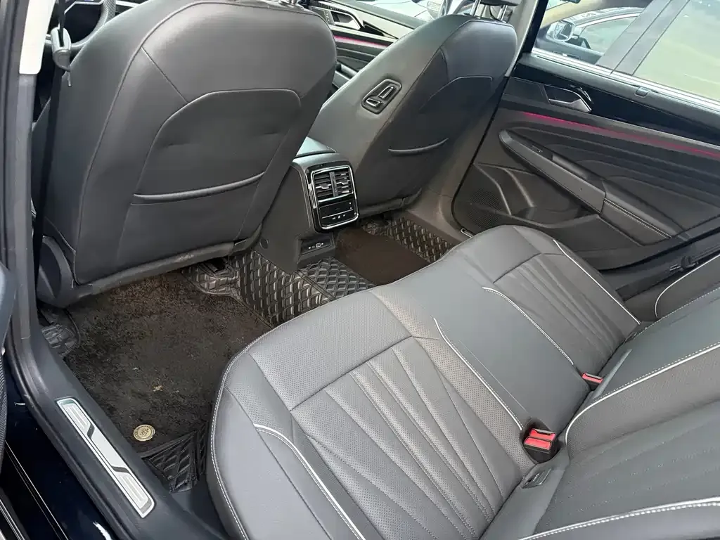 Volkswagen Passat 2024 из CN, фото 7