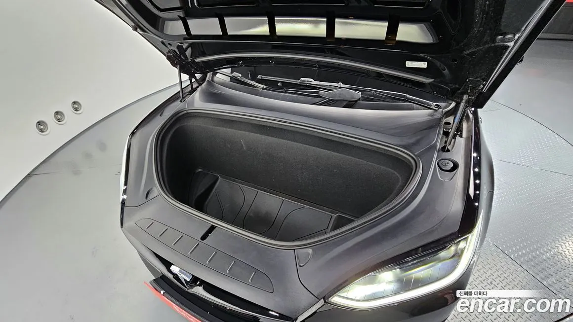 Tesla Model X 2024 из KR, фото 2