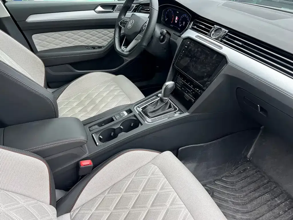 Volkswagen Magotan 2023 из CN, фото 4
