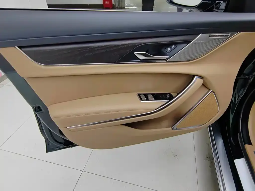 Jaguar XFL 2025 из CN, фото 6
