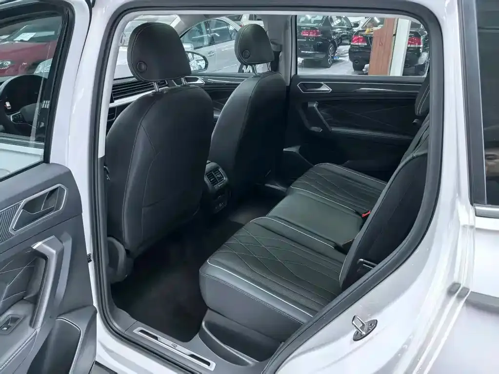Volkswagen Tiguan L 2021 из CN, фото 7