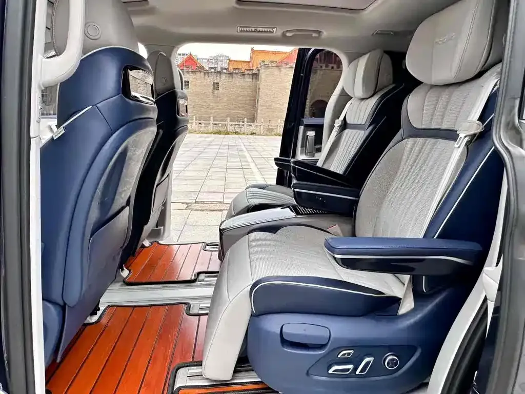 Roewe iMAX8 2021 из CN, фото 3