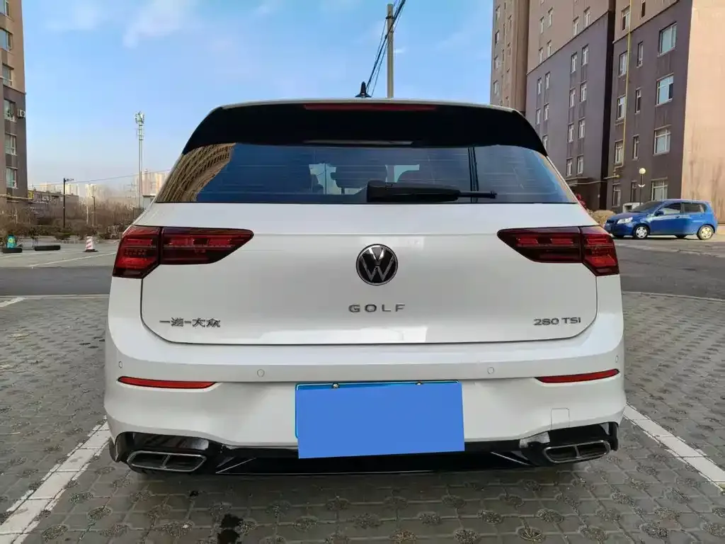 Volkswagen Golf 2023 из CN, фото 2
