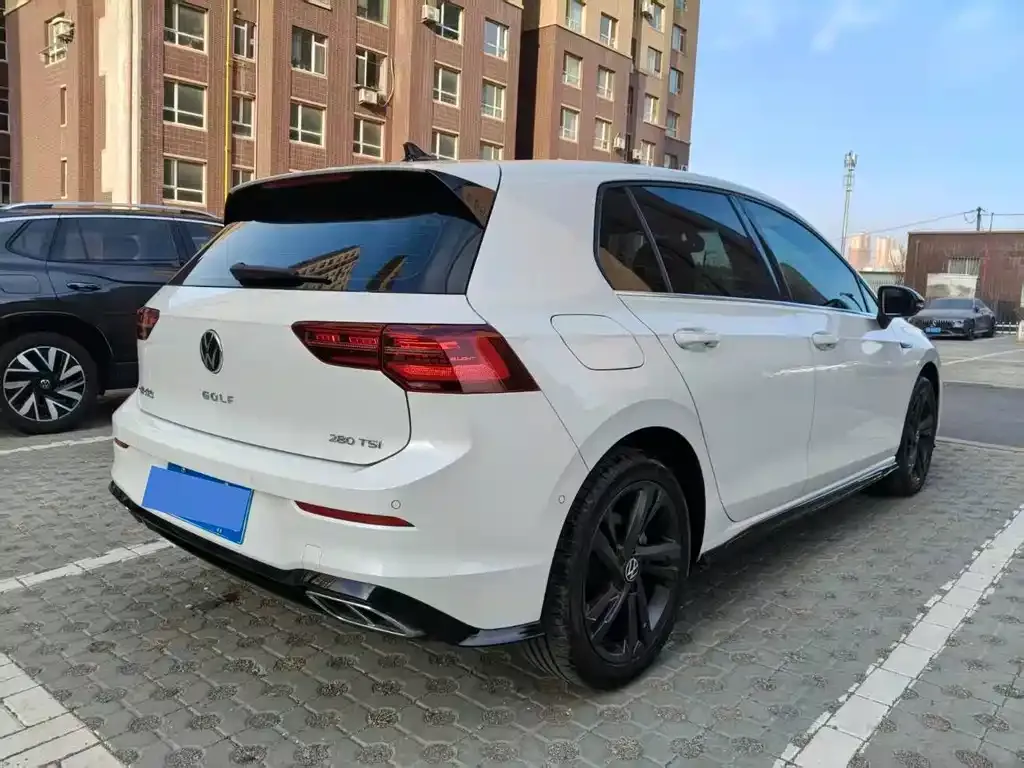 Volkswagen Golf 2023 из CN, фото 4