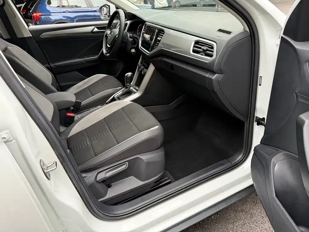 Volkswagen T-Roc 2022 из CN, фото 2