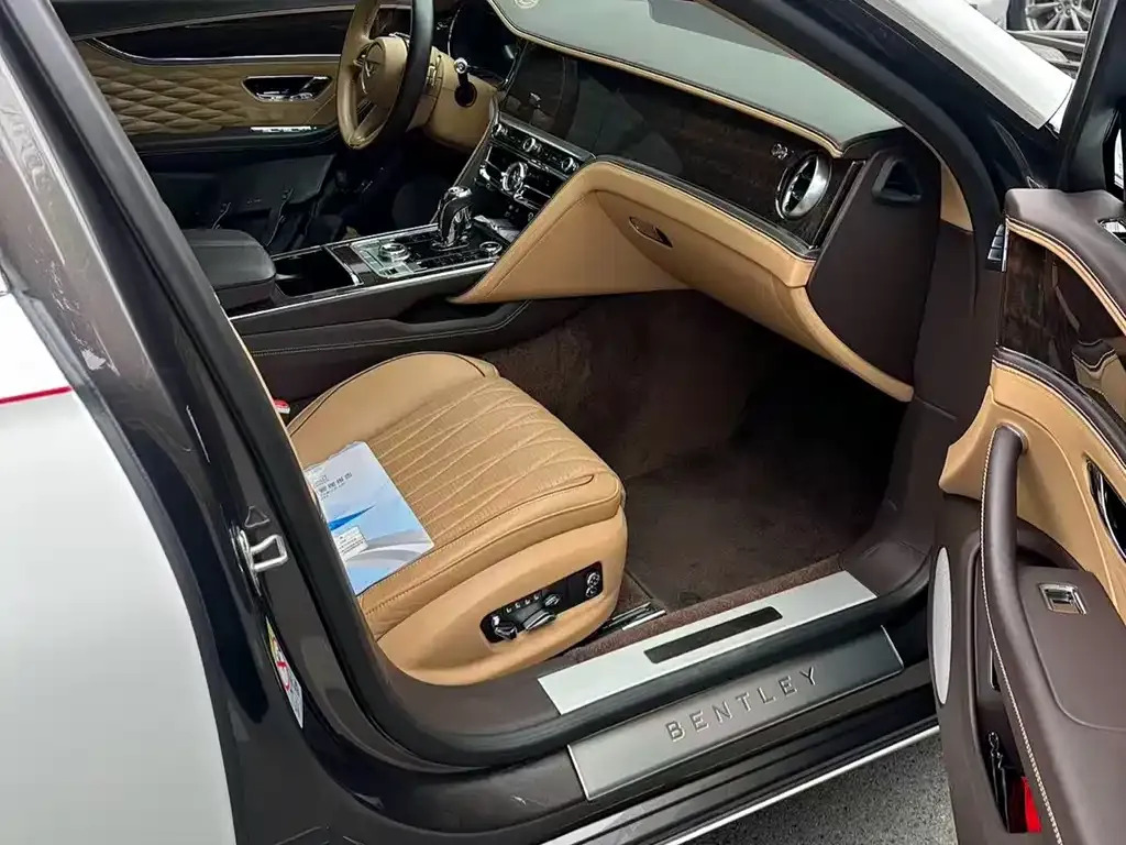 Bentley Flying Spur 2023 из CN, фото 7