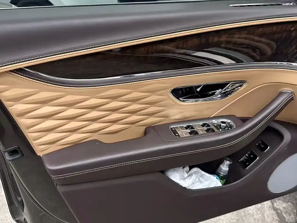 Bentley Flying Spur 2023 из CN, фото 4