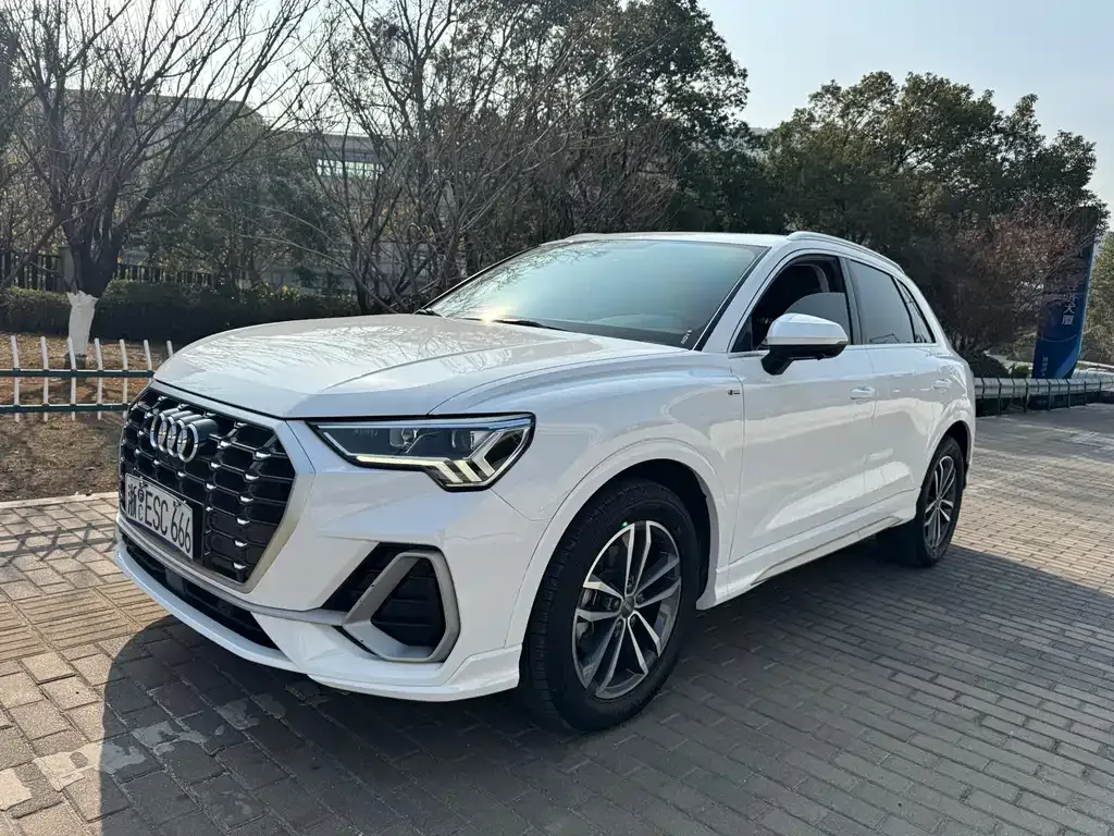 Audi Q3 — фото 1