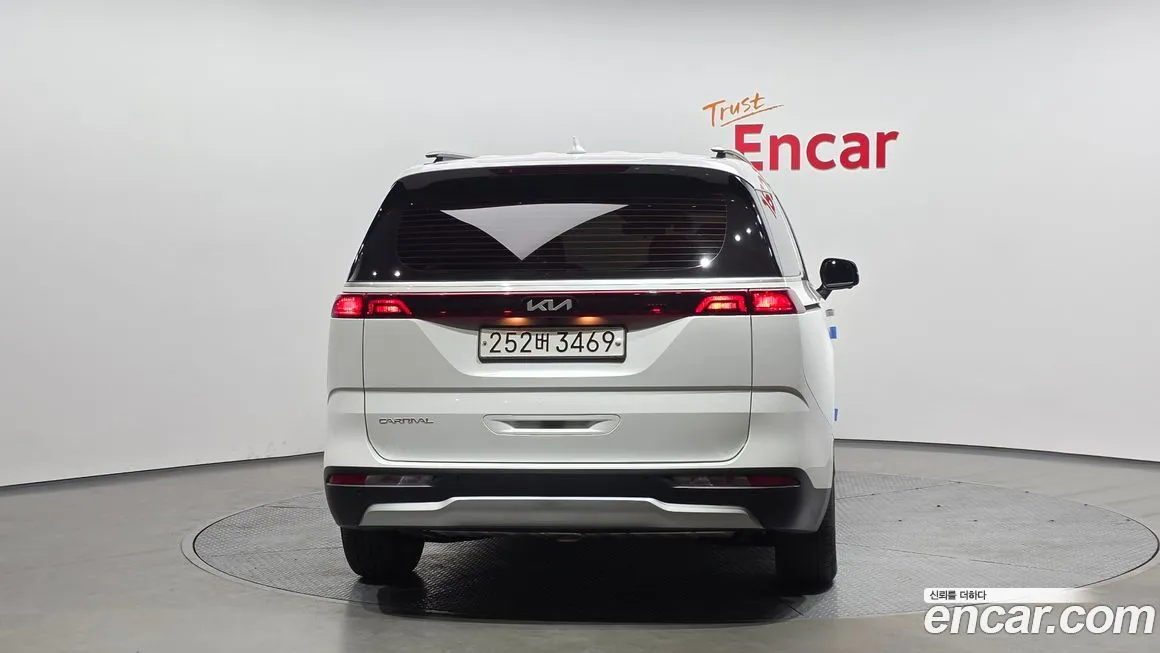 Kia Carnival — фото 10