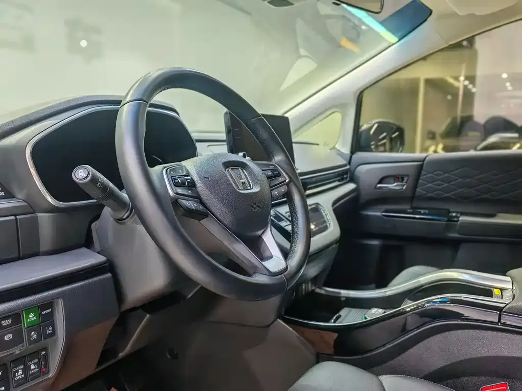 Honda Elysion 2024 из CN, фото 4