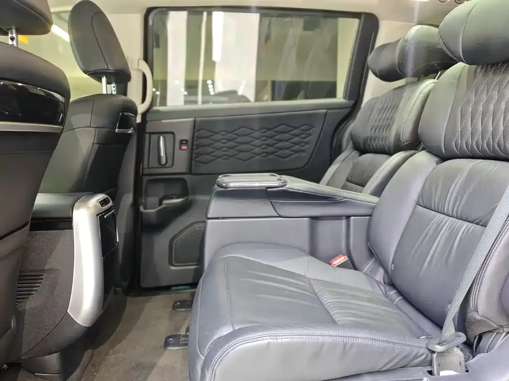 Honda Elysion 2024 из CN, фото 7