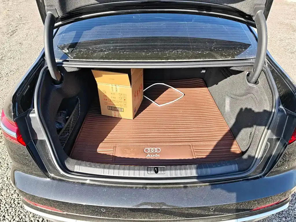 Audi A6L 2024 из CN, фото 6
