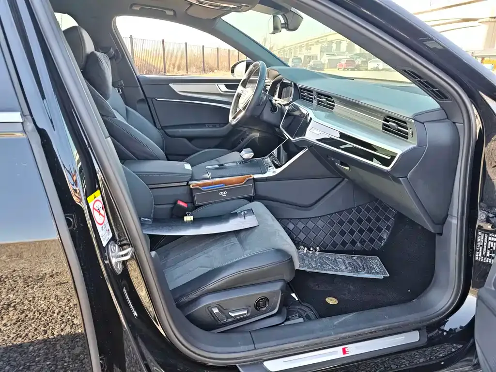 Audi A6L 2024 из CN, фото 3