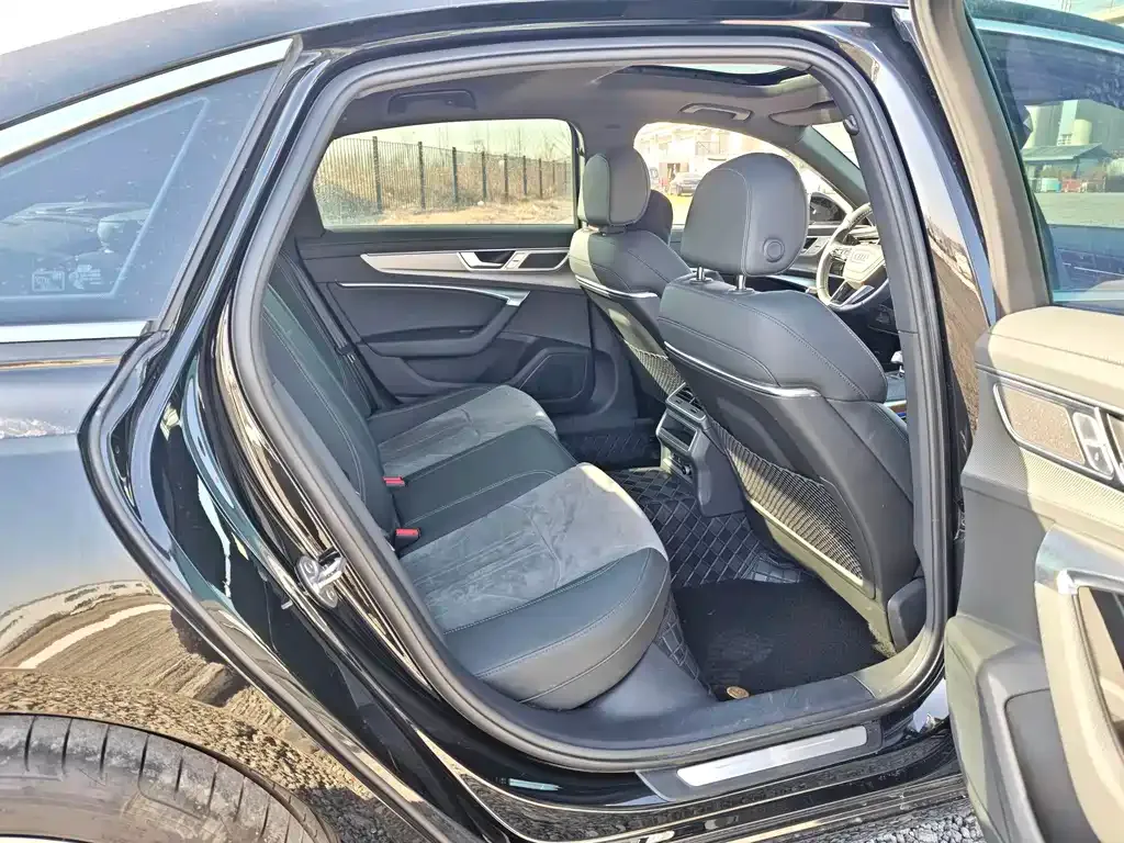 Audi A6L 2024 из CN, фото 4
